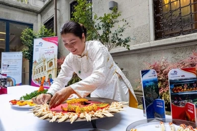 Quy trình làm nem chả Phong Loan